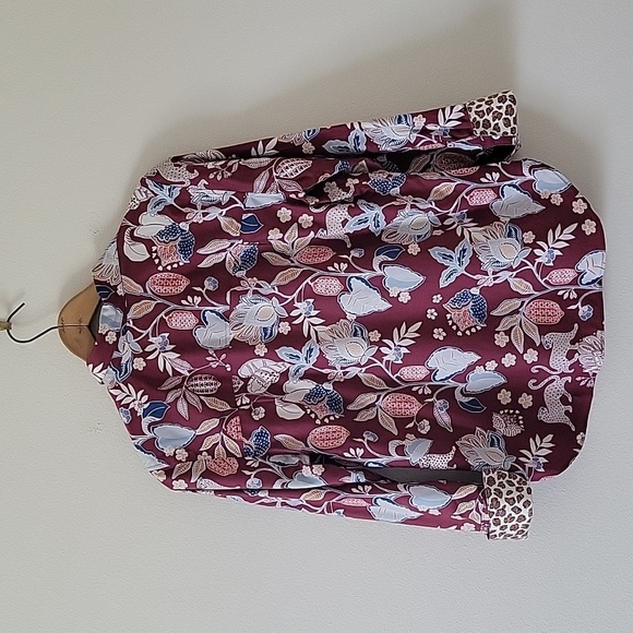 Chico's No Iron Cheetah Floral Classic Stretch Button Front Shirt Size Small/4 - Picture 6 of 8